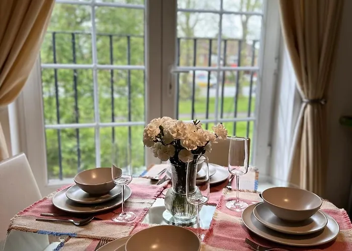 Gorgeous Apartment + Attentive Host + Free Parking