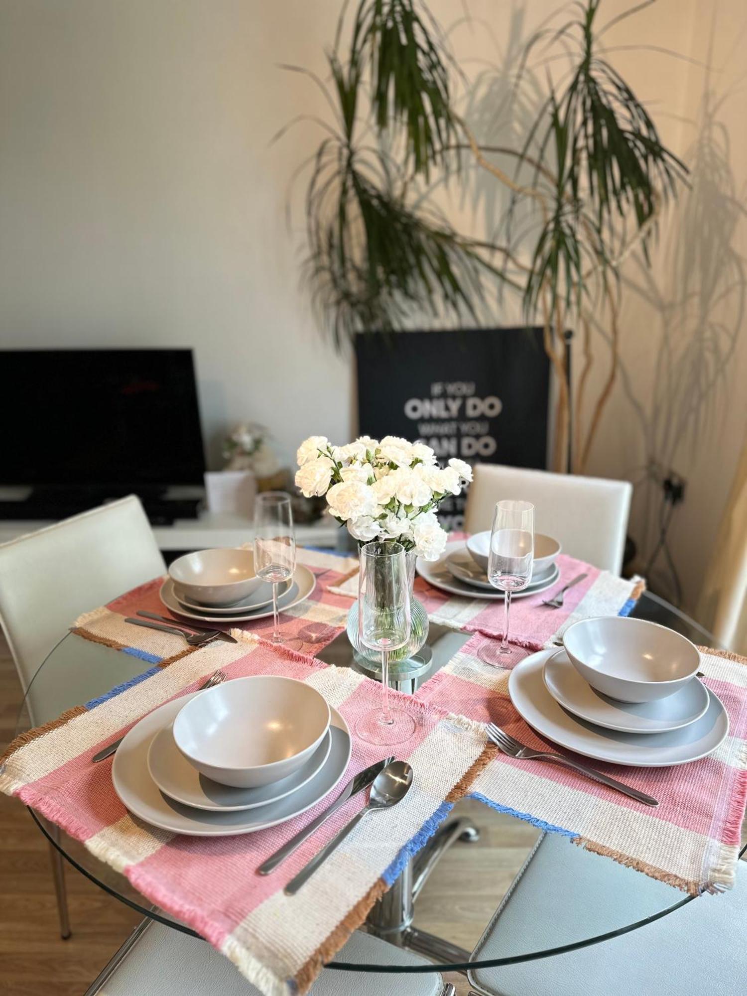 Gorgeous + Attentive Host + Free Parking Appartamento *